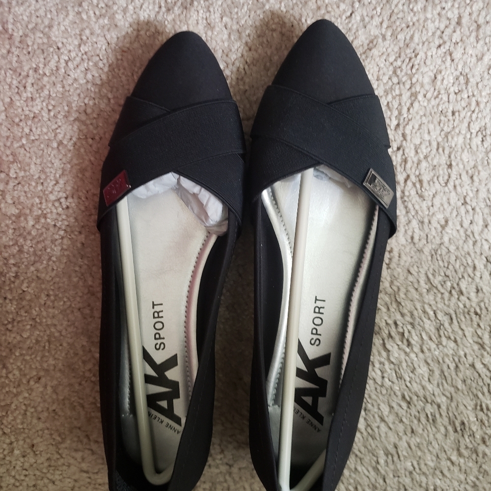 Anne Klein Black Pointed Toe Flats, Women's Size 8.5M